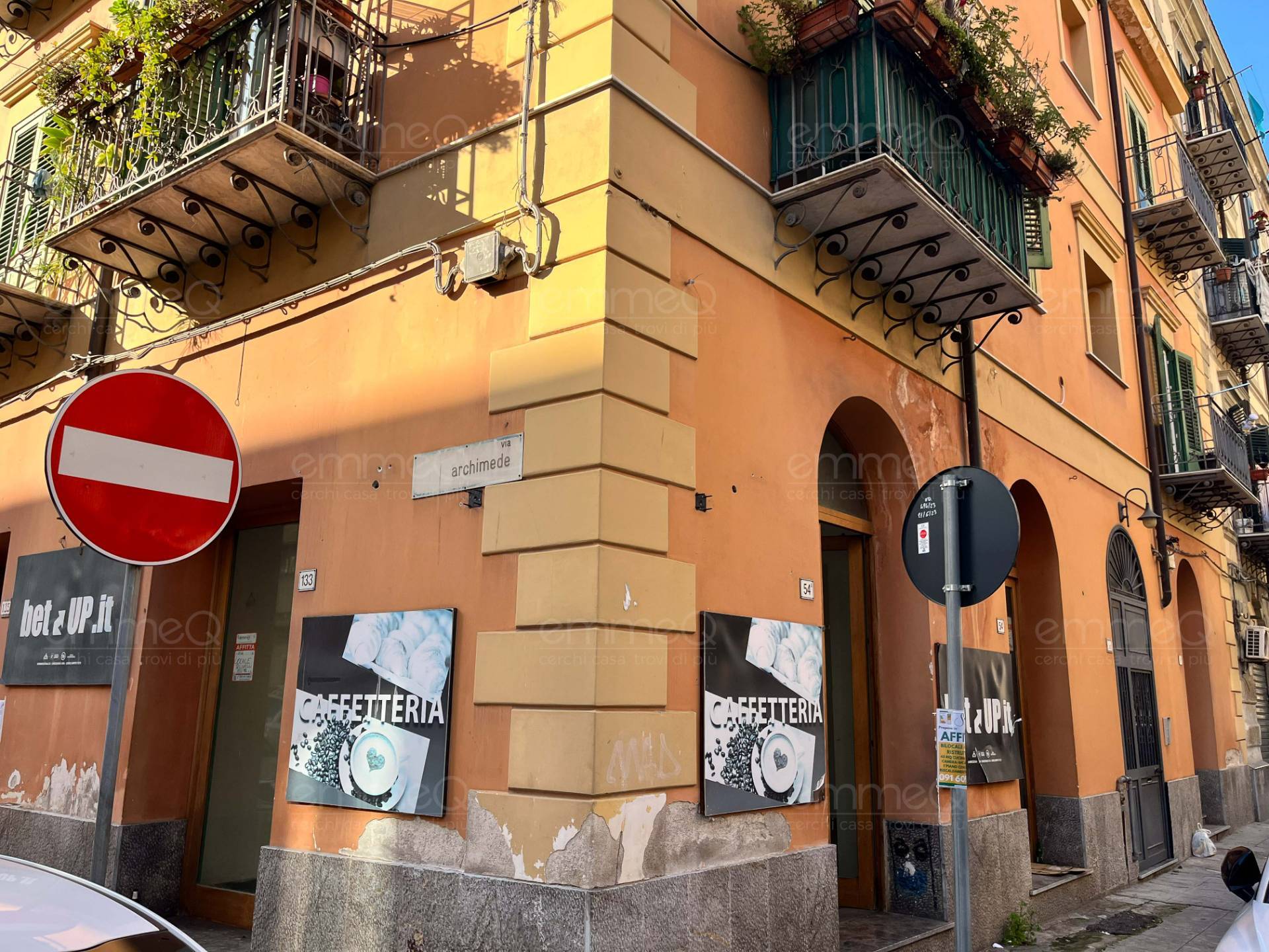 Locale commerciale in affitto a Palermo, Libert