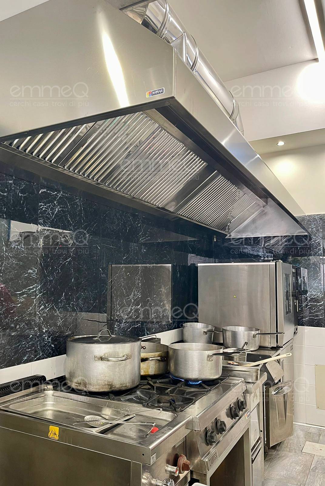 Locale commerciale in vendita a Palermo, Michelangelo - Cruillas