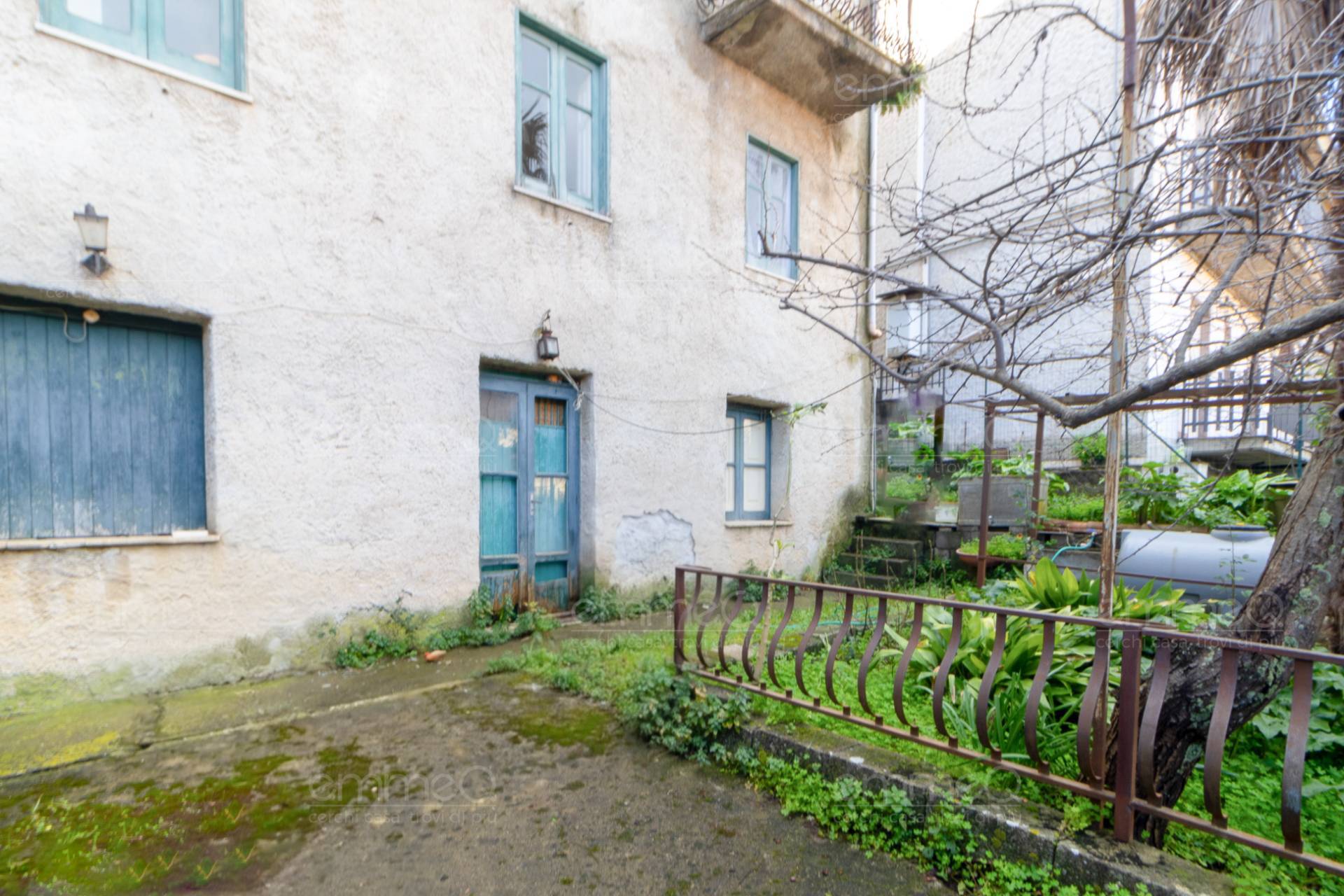 Edificio in vendita a Castelbuono