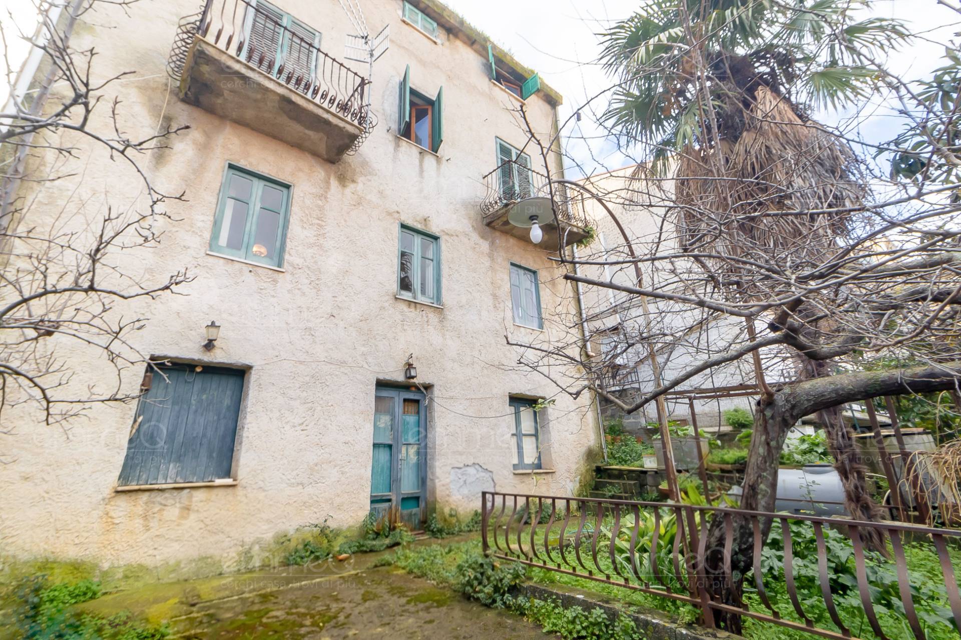 Edificio in vendita a Castelbuono