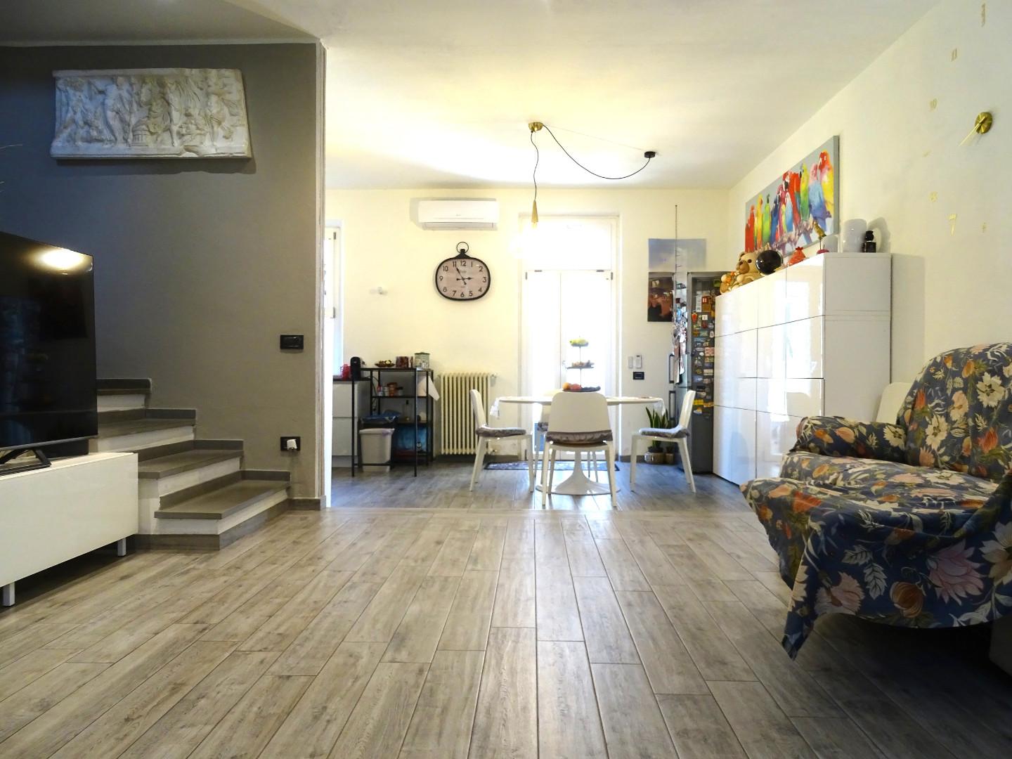 Casa indipendente con terrazzo, Prato villa fiorita