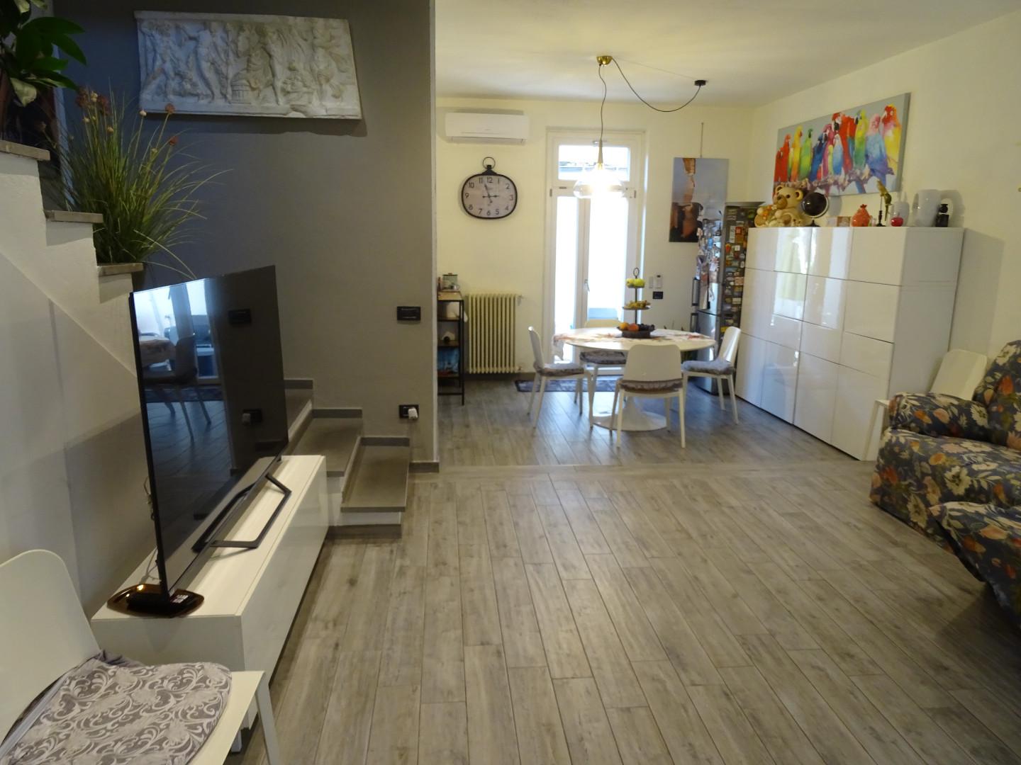 Casa indipendente con terrazzo, Prato villa fiorita