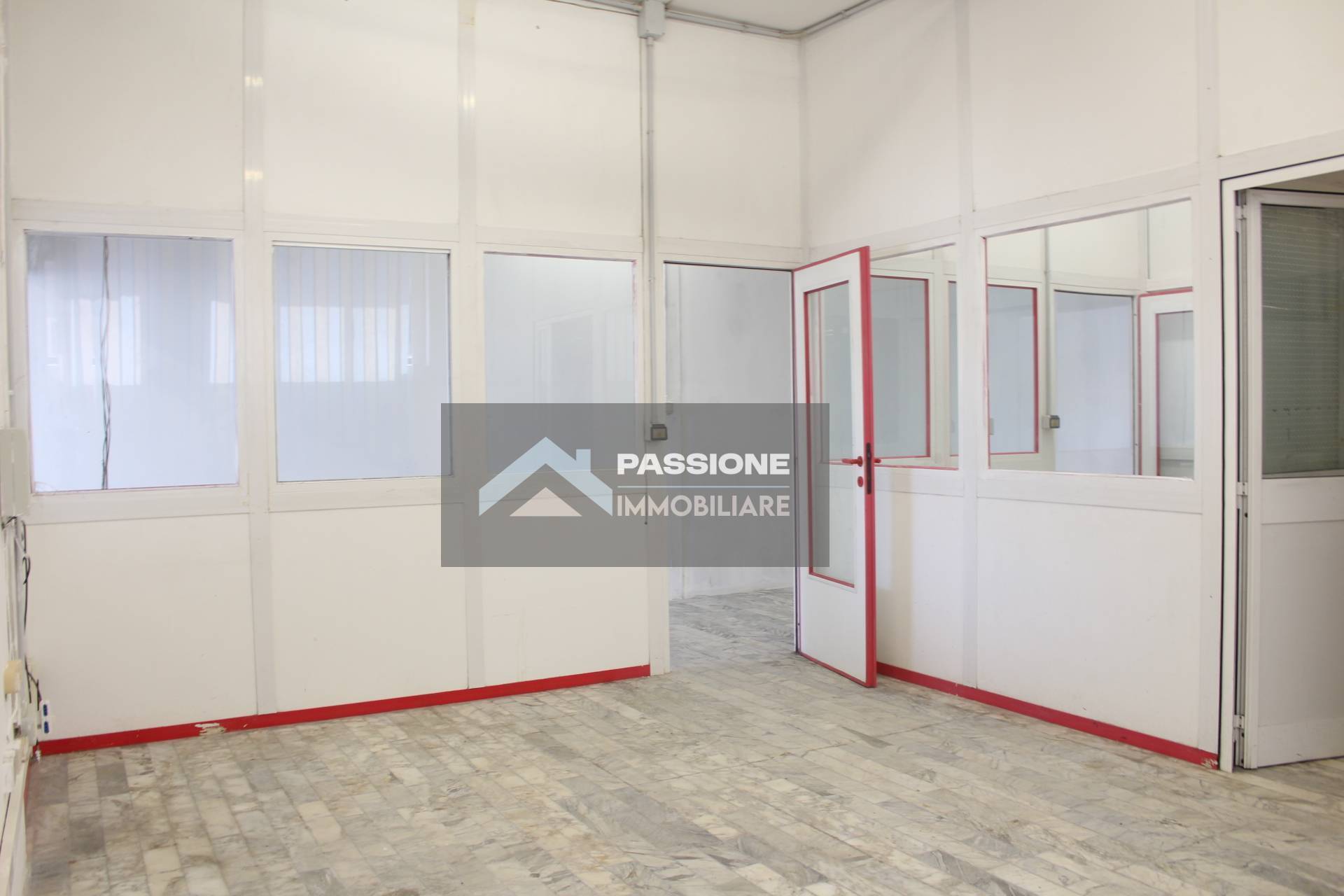 Locale commerciale in affitto a Colonnella