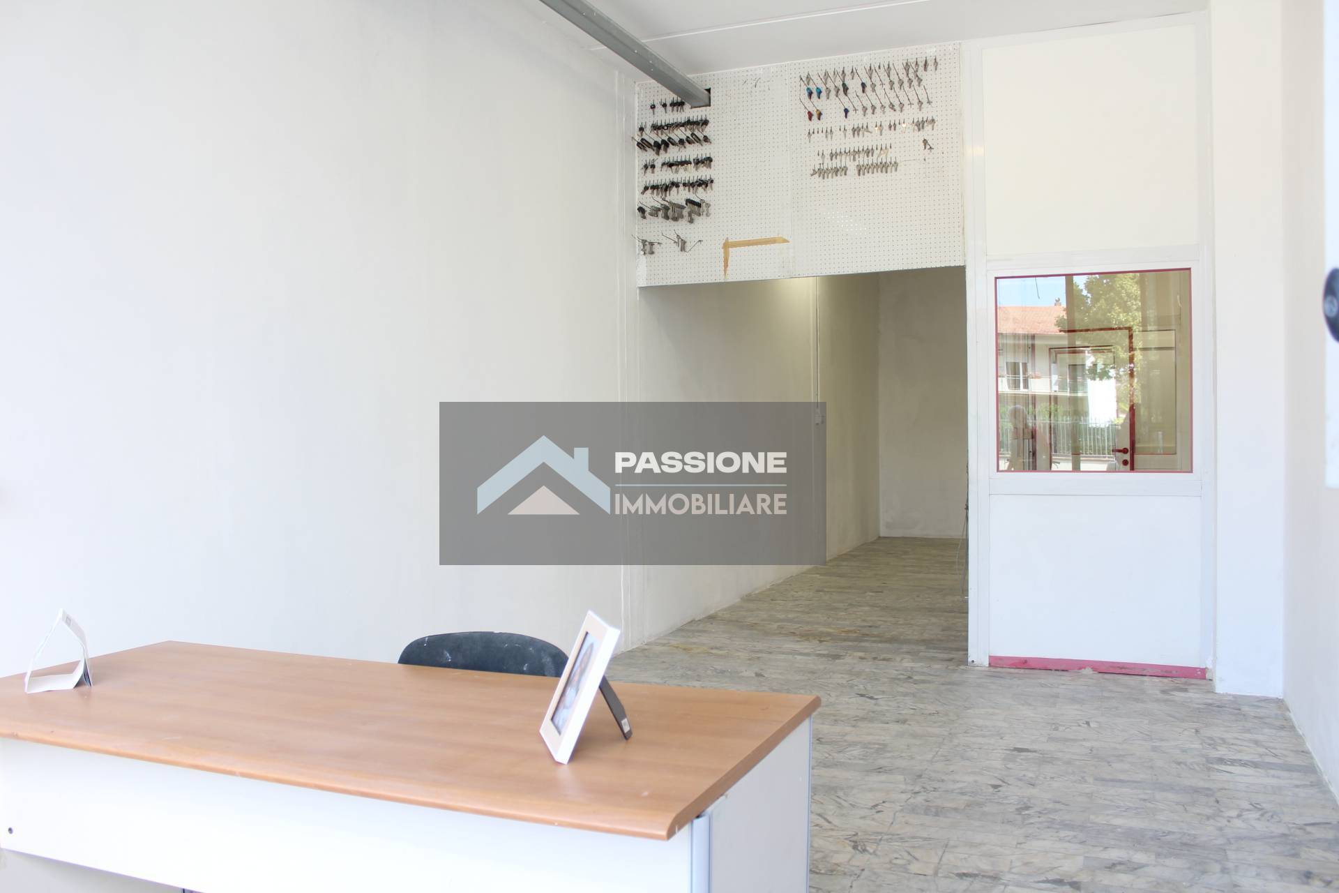 Locale commerciale in affitto a Colonnella