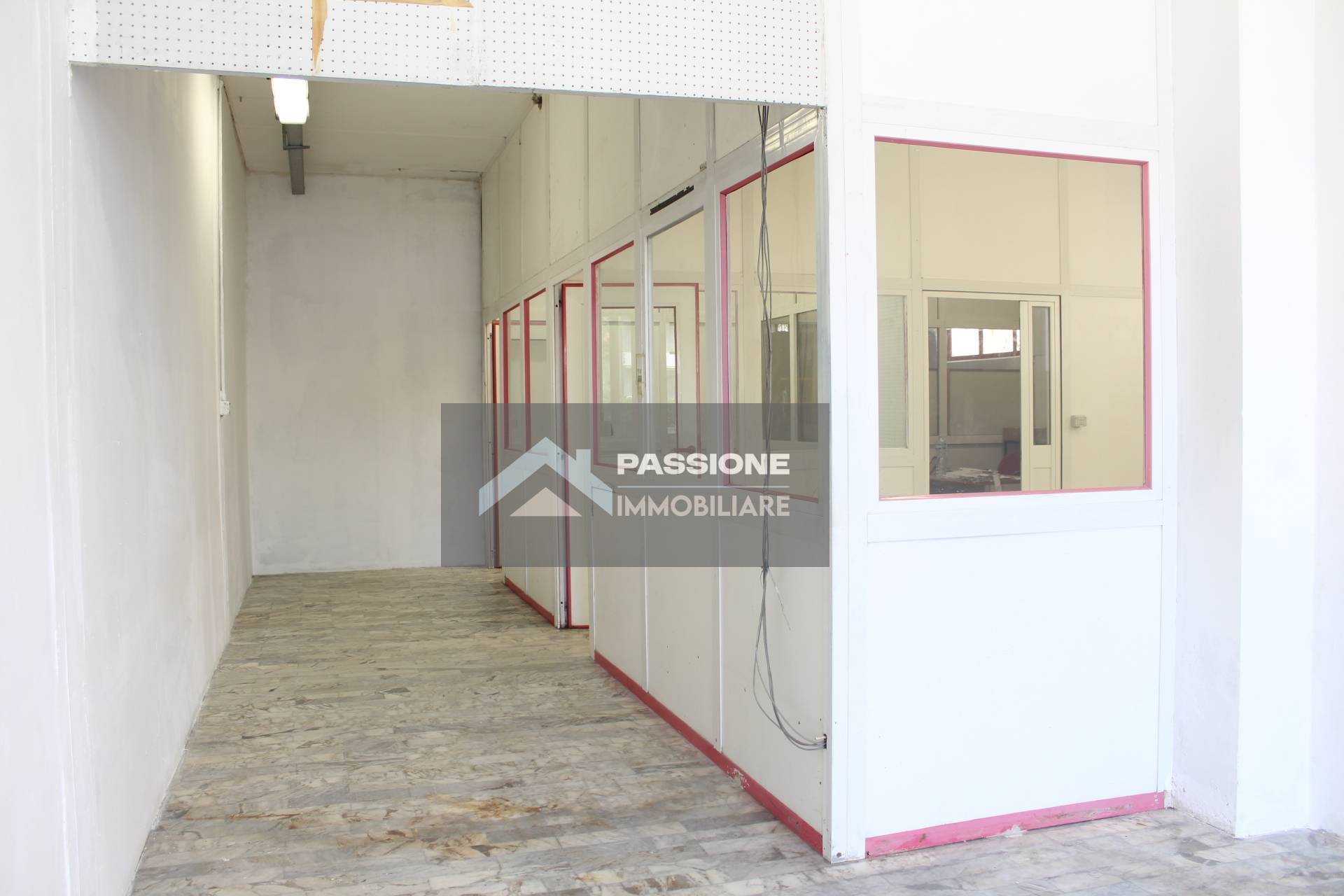 Locale commerciale in affitto a Colonnella