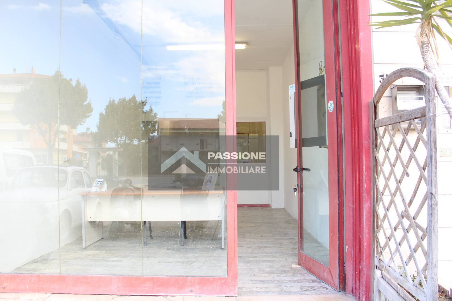 Locale commerciale in affitto a Colonnella