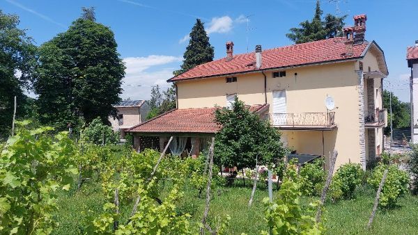 Casa indipendente con giardino a Parma