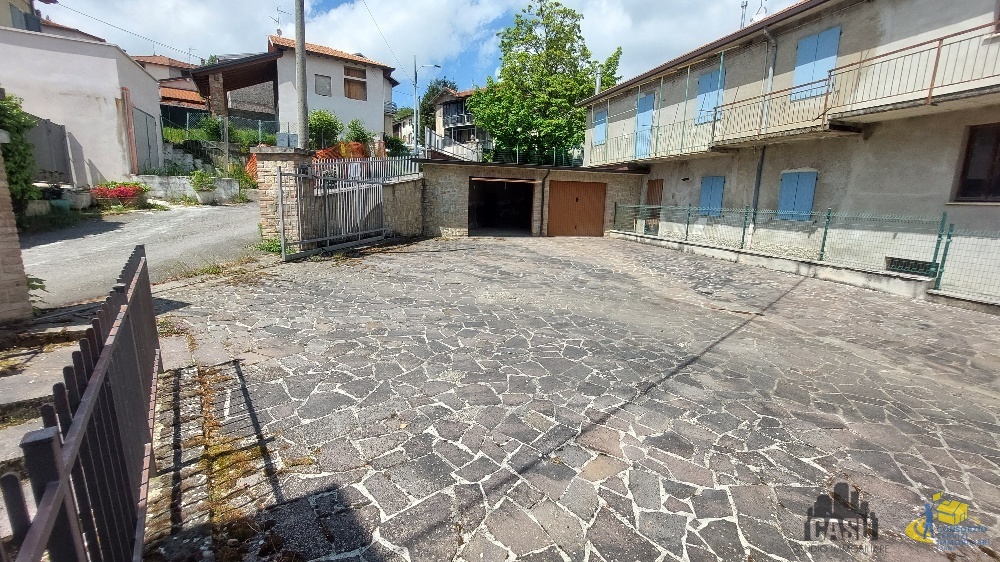 Casa indipendente con giardino in strada del monte caio musiara, Tizzano Val Parma