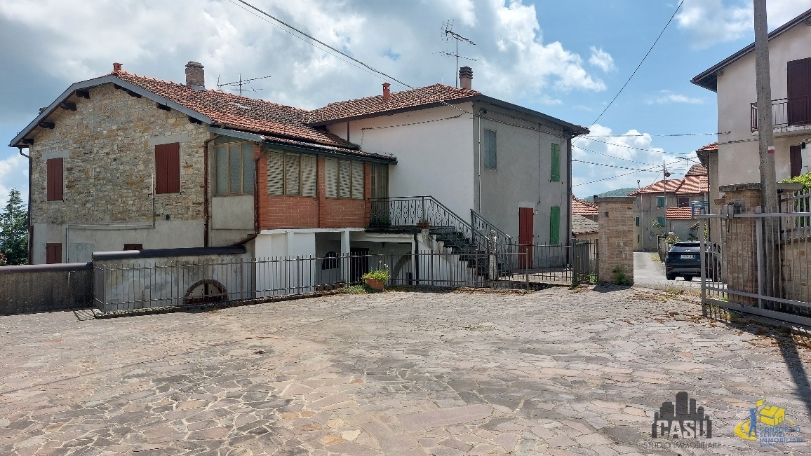 Casa indipendente con giardino in strada del monte caio musiara, Tizzano Val Parma