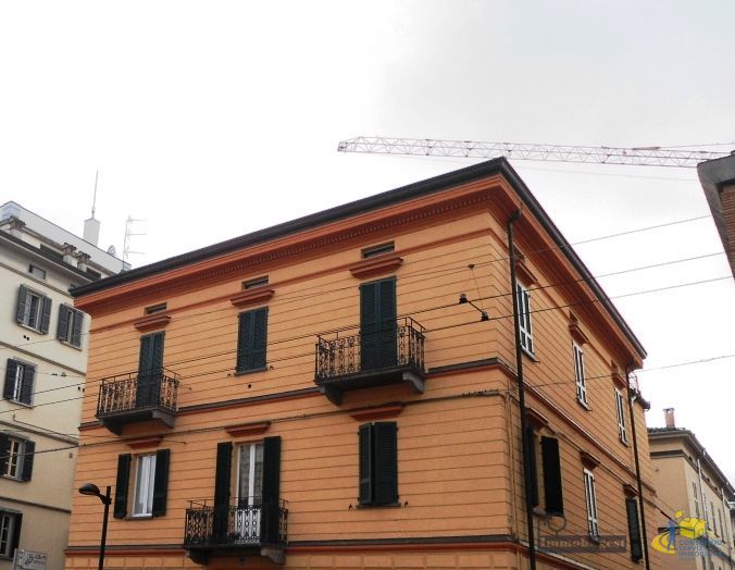 Trilocale con terrazzo in via emilia est 49, Parma