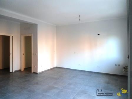 Trilocale con box in via san leonardo 68, Parma