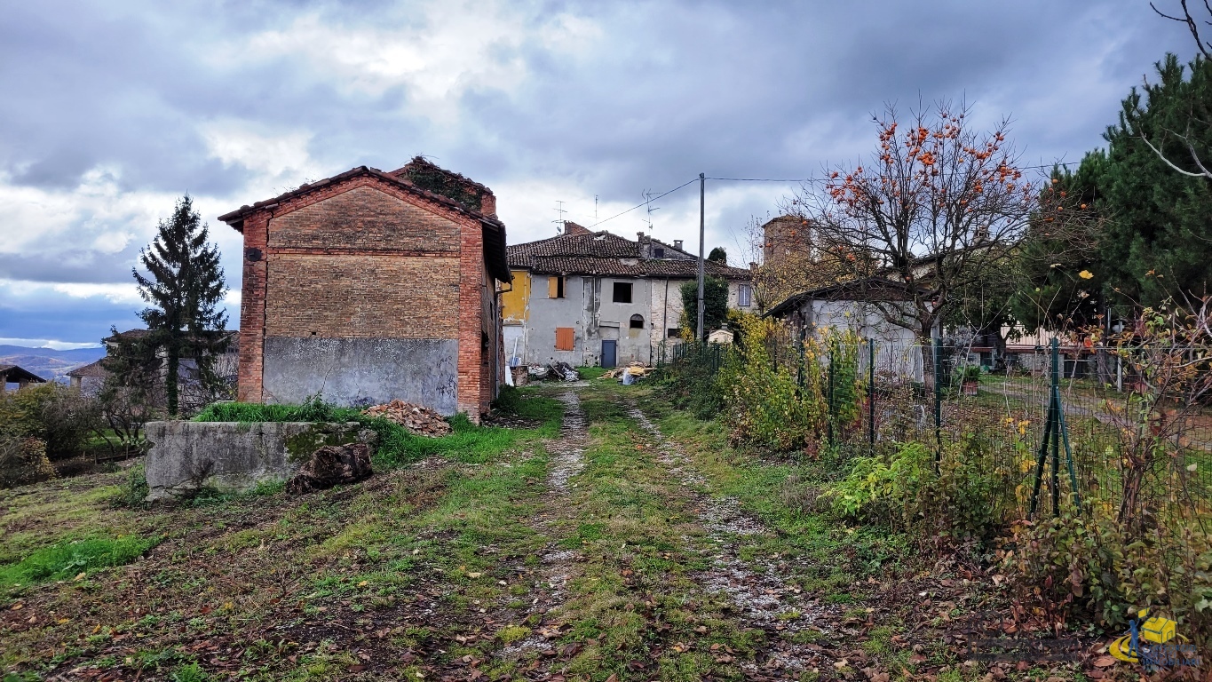 Casa indipendente da ristrutturare in strada casatico 38, Langhirano
