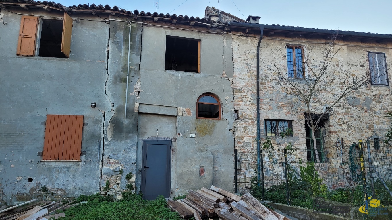 Casa indipendente da ristrutturare in strada casatico 38, Parma