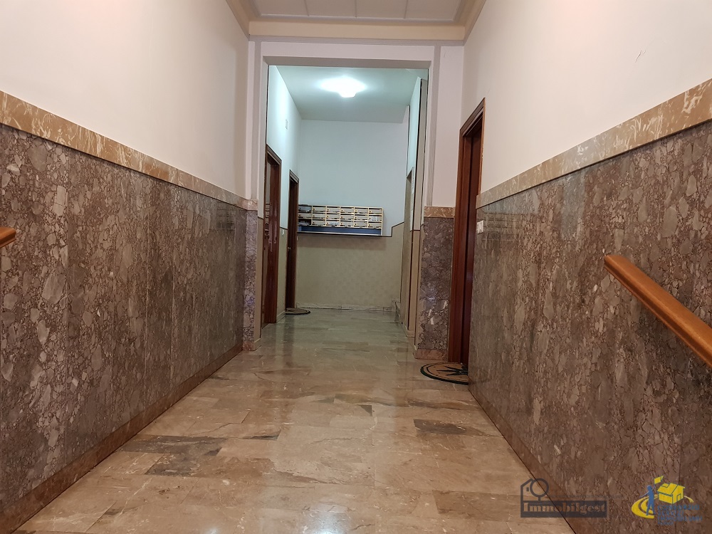 Trilocale con box in parma via brescia 3, Parma