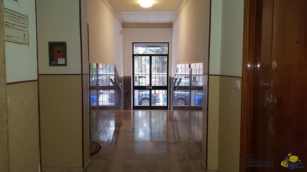 Trilocale con box in parma via brescia 3, Parma