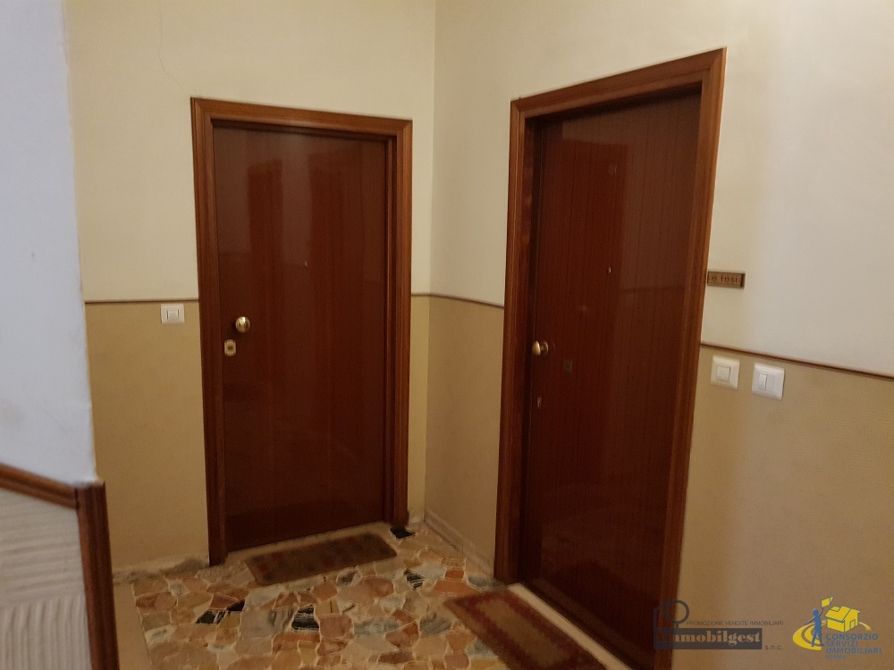 Trilocale con box in parma via brescia 3, Parma