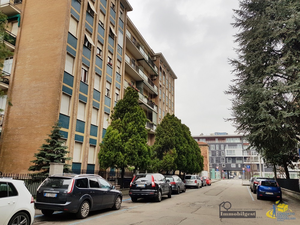 Trilocale con box in parma via brescia 3, Parma