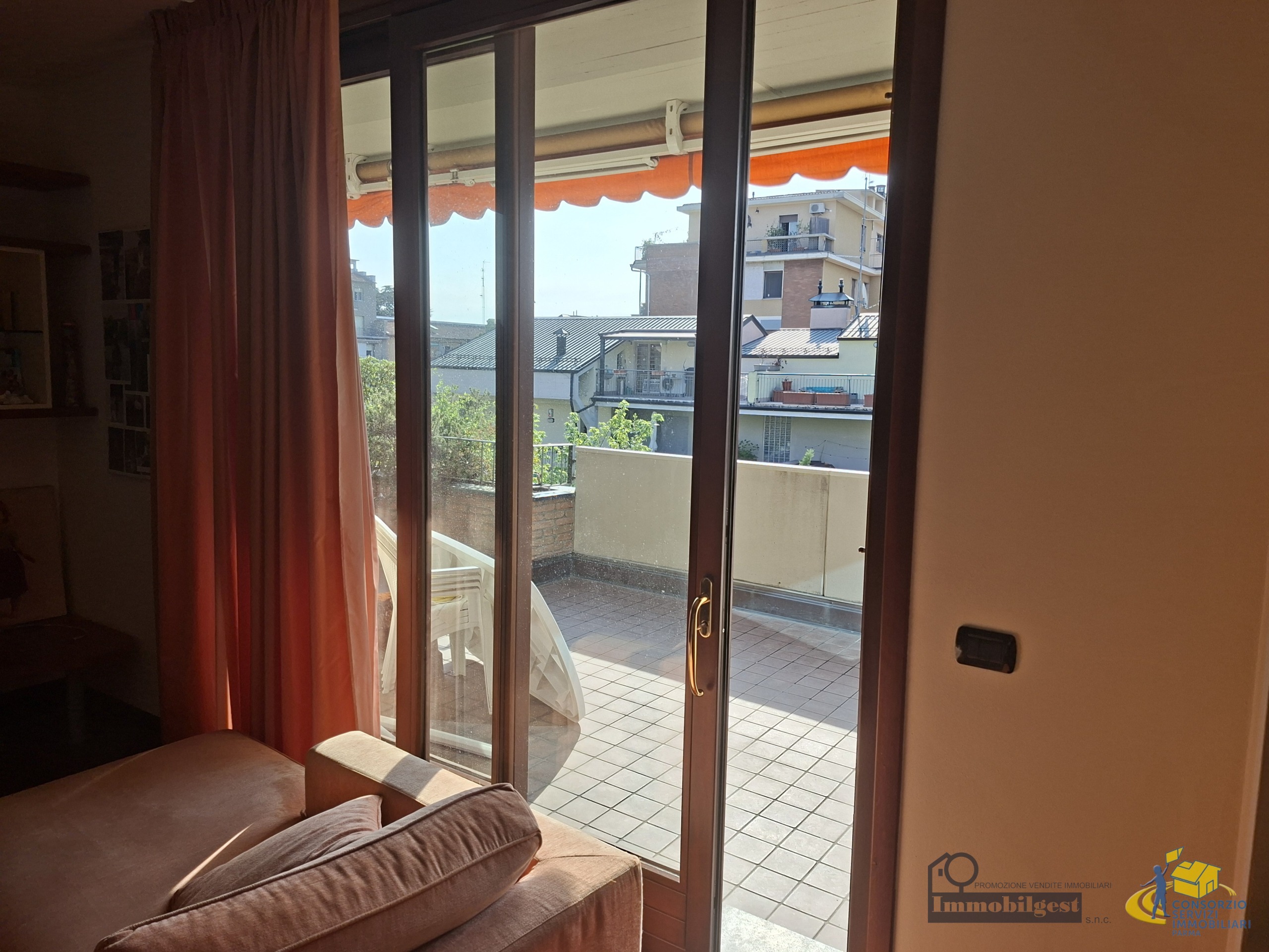 Attico con terrazzo in via emilia est 63, Parma