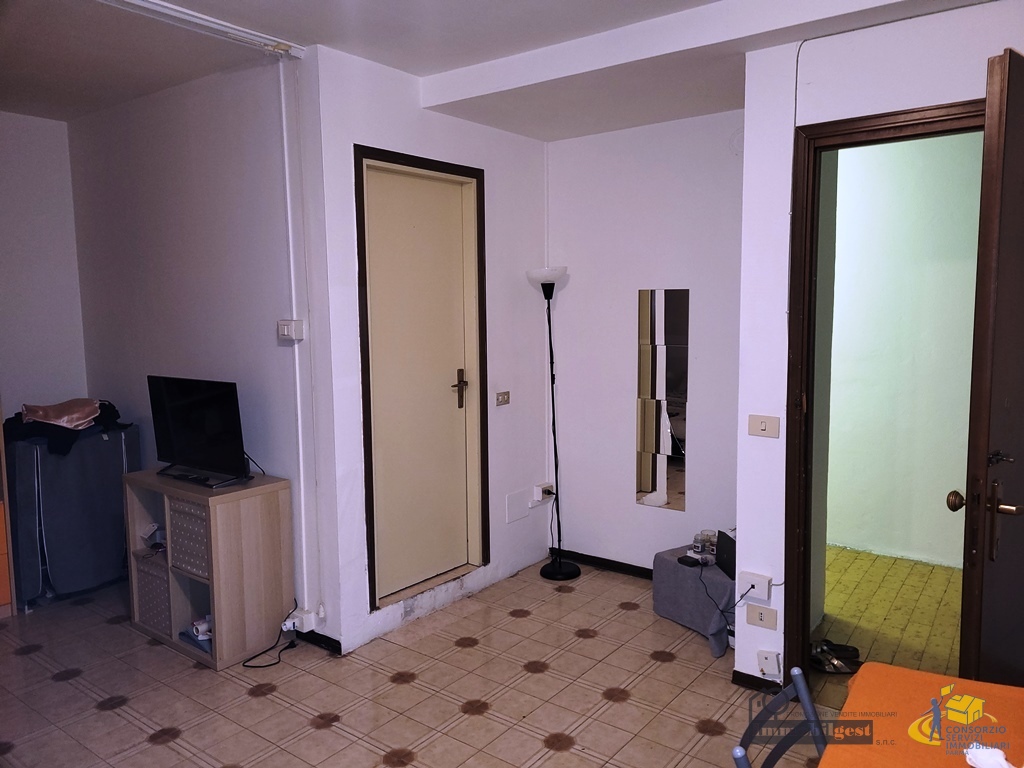 Monolocale da ristrutturare in borgo guazzo 33, Parma