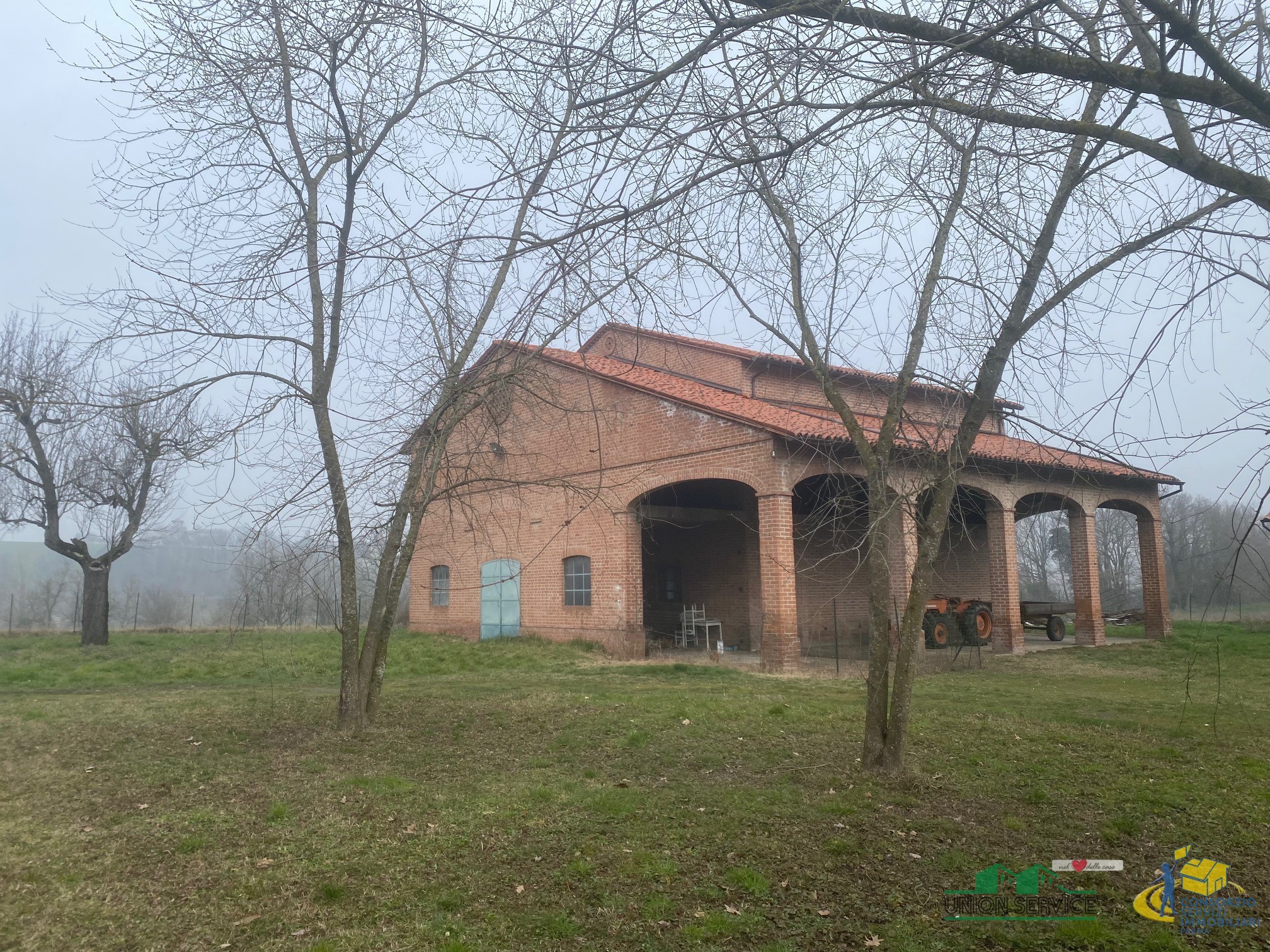 Rustico con giardino in via la pira, Medesano