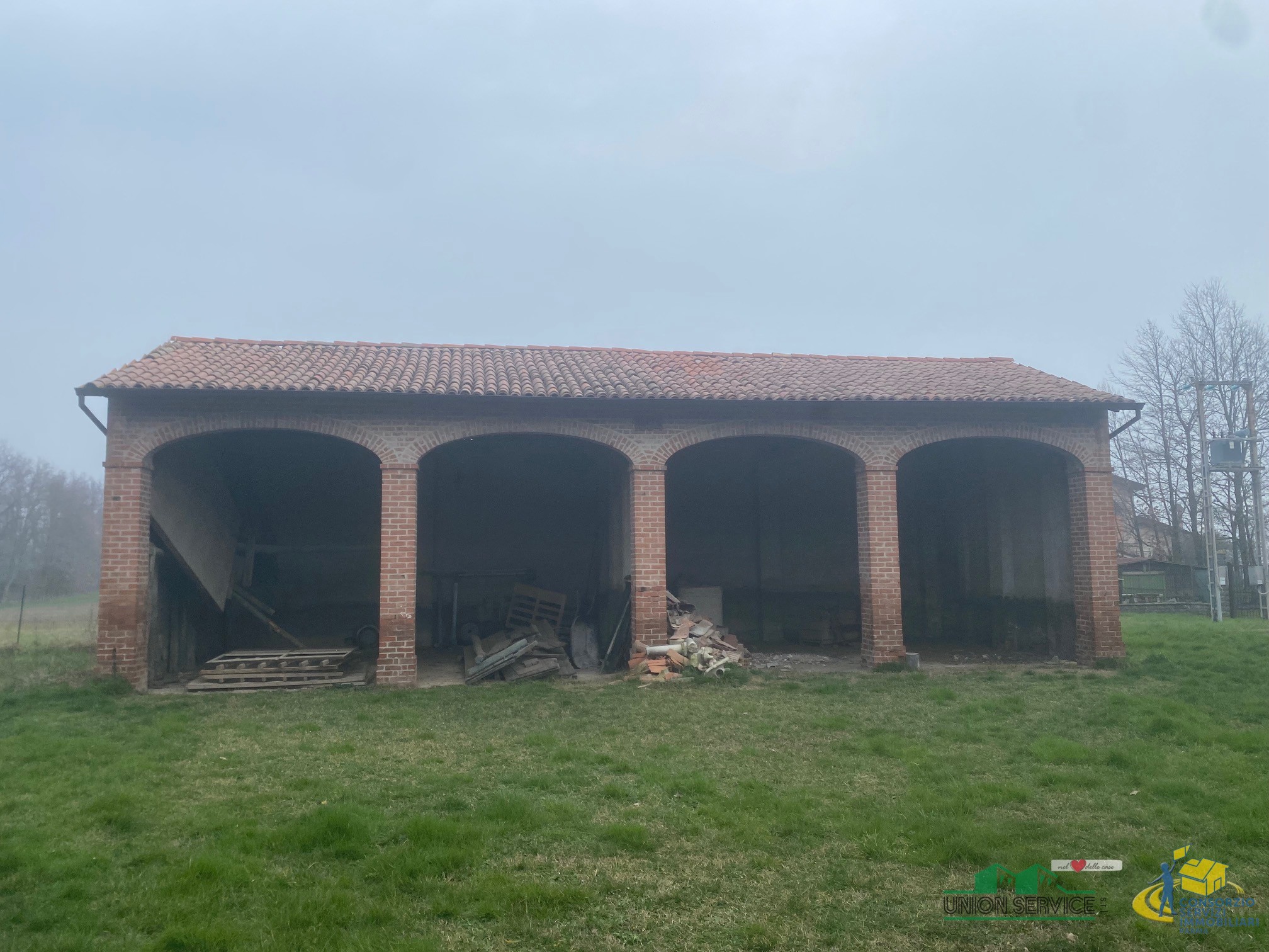 Rustico con giardino in via la pira, Medesano