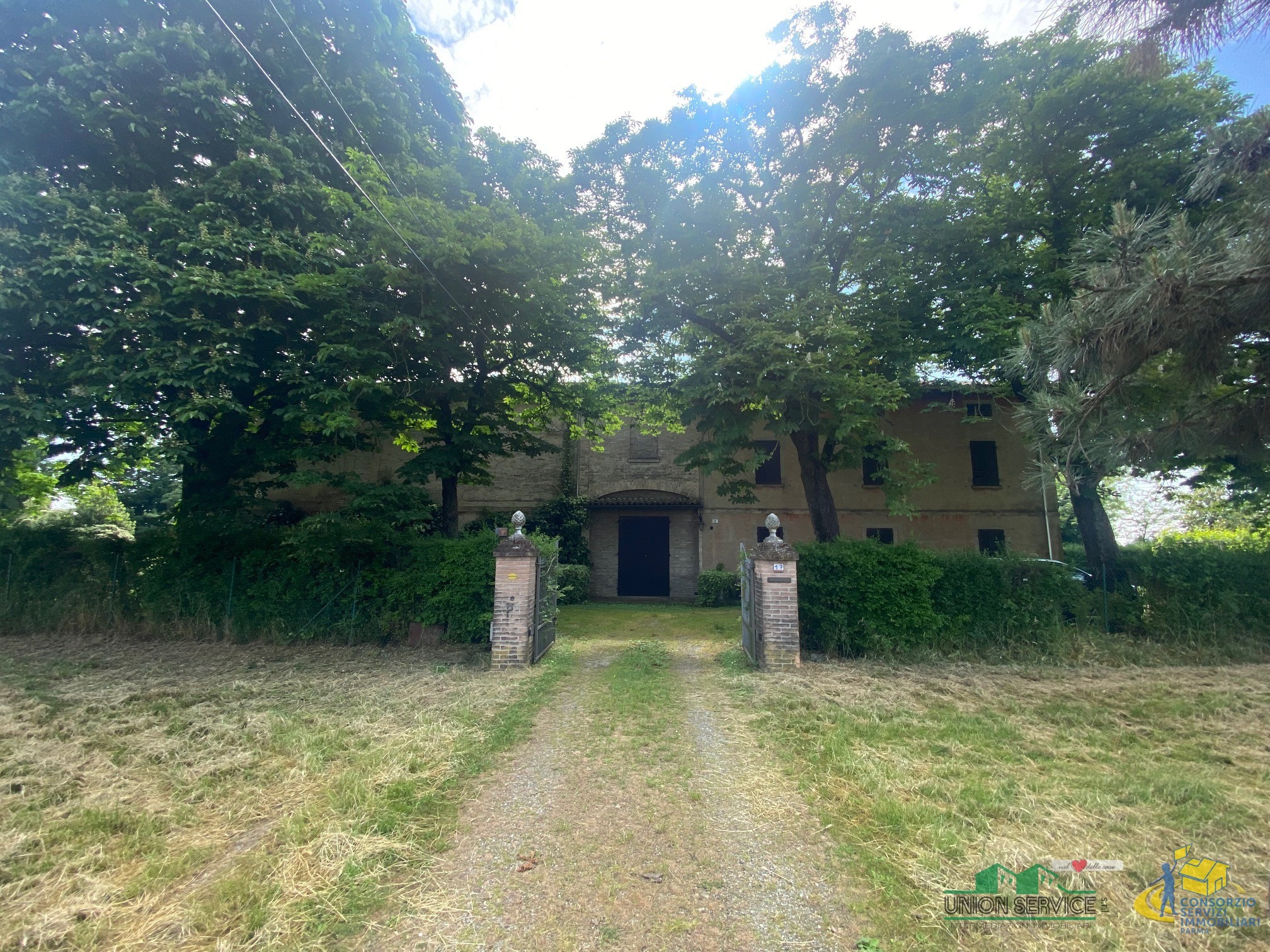 Villa con giardino a Collecchio