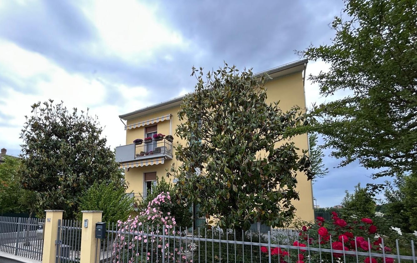 Casa indipendente con giardino in strada ugozzolo, Parma