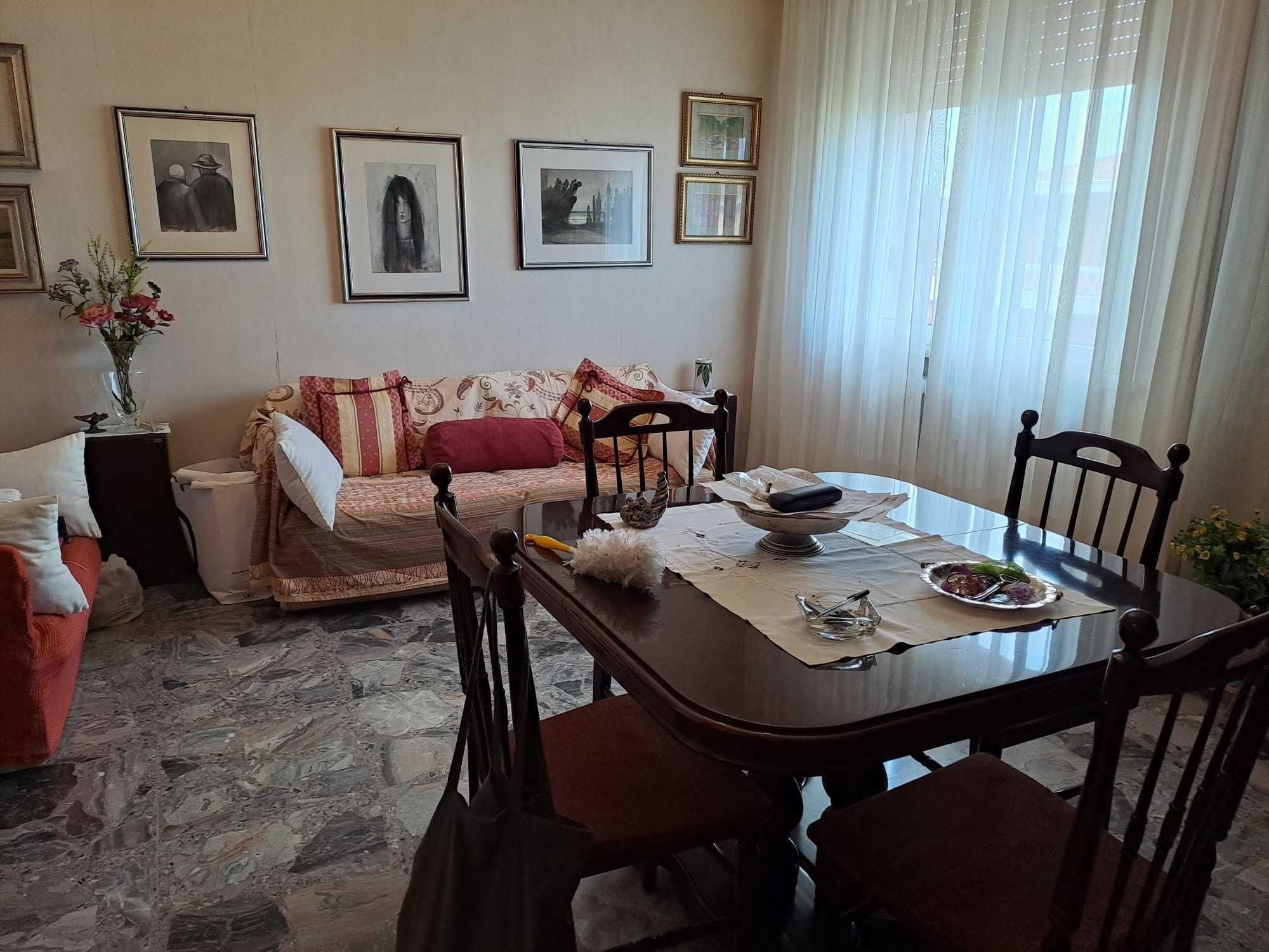 Quadrilocale con box in via felice corini 15, Parma