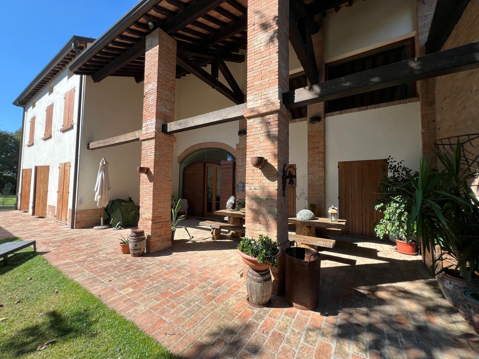Villa con giardino a Parma