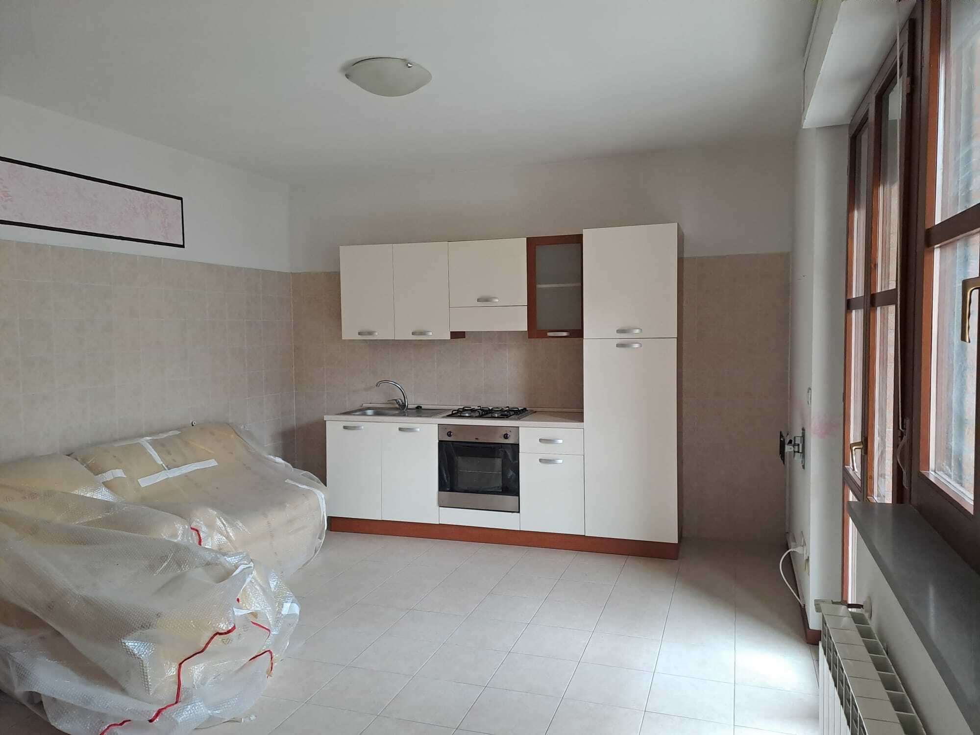 Bilocale con box in strada valle 82, Medesano