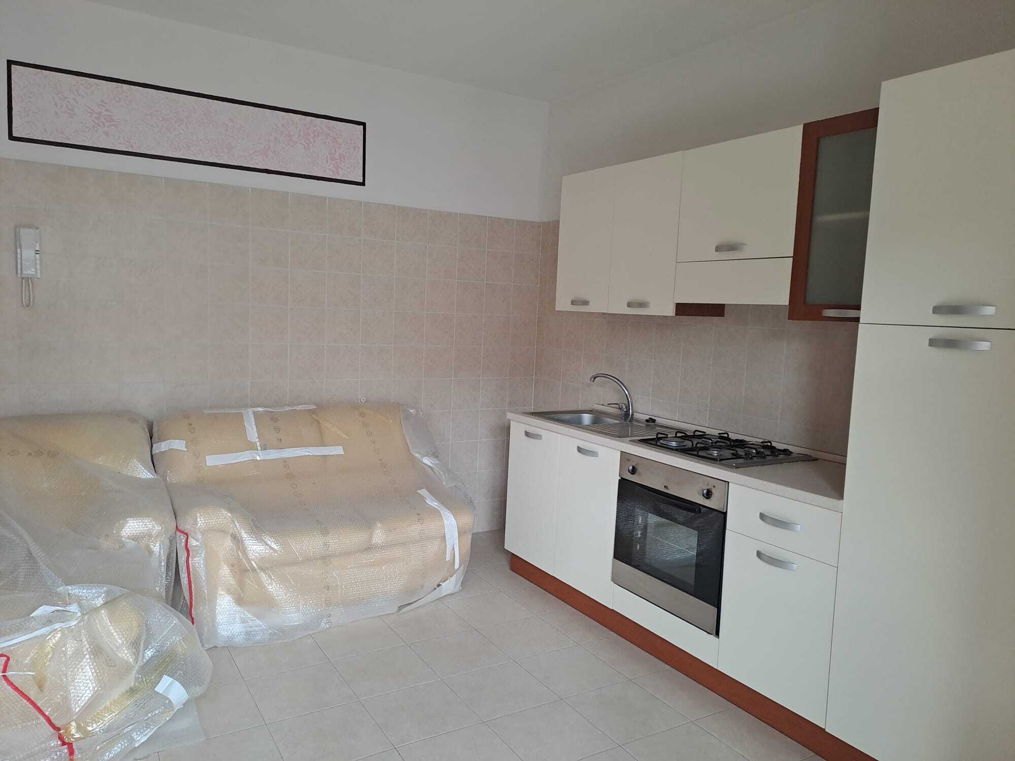 Bilocale con box in strada valle 82, Medesano