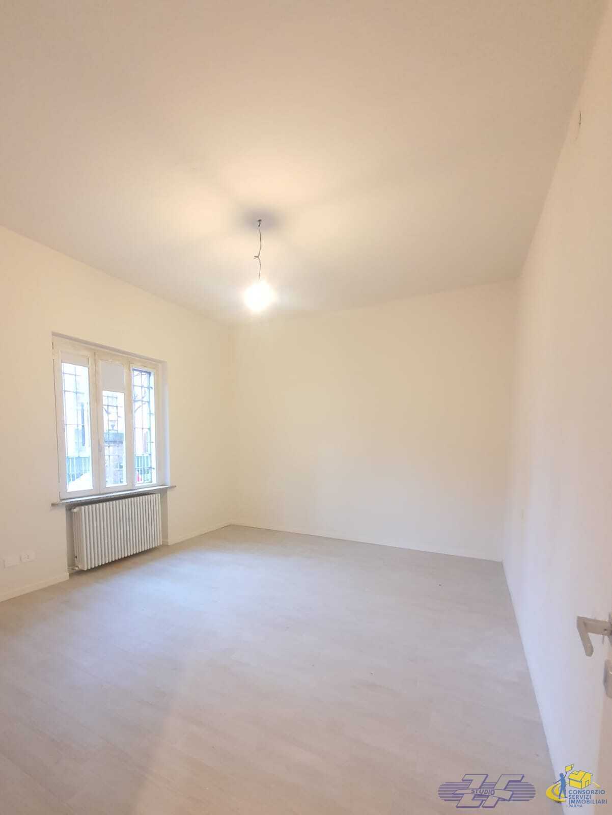 Trilocale ristrutturato in via solari, Parma