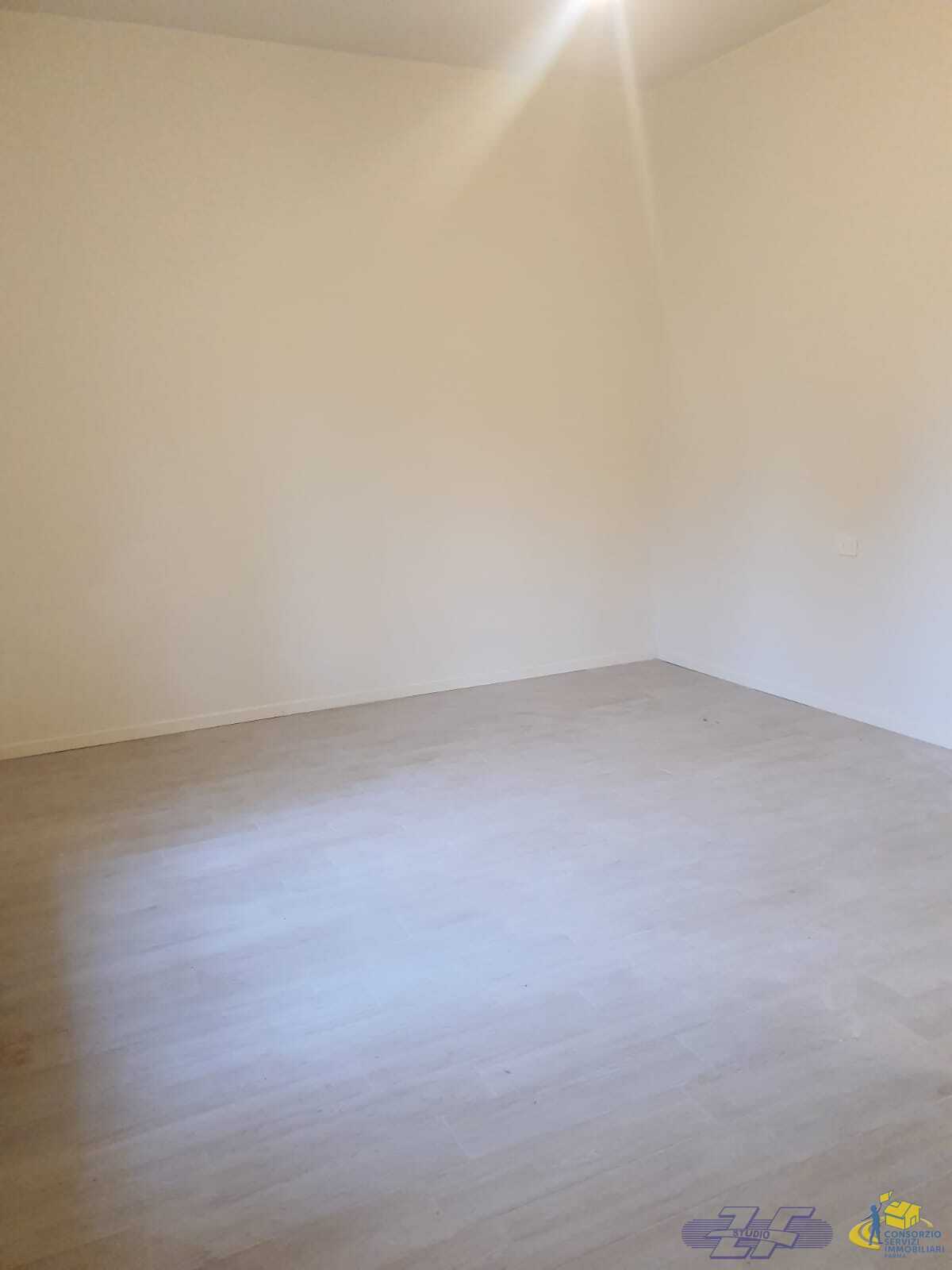 Trilocale ristrutturato in via solari, Parma