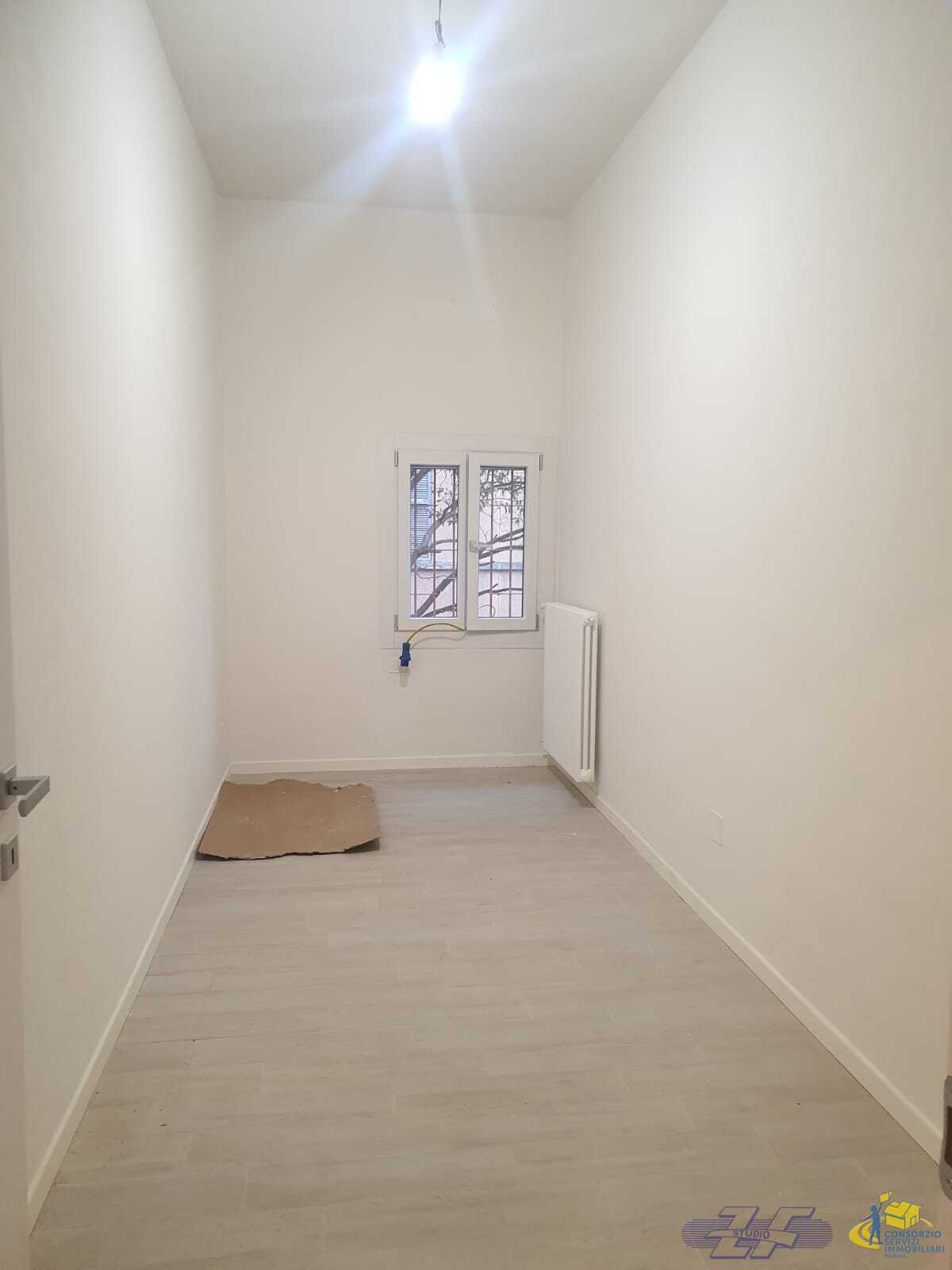 Trilocale ristrutturato in via solari, Parma