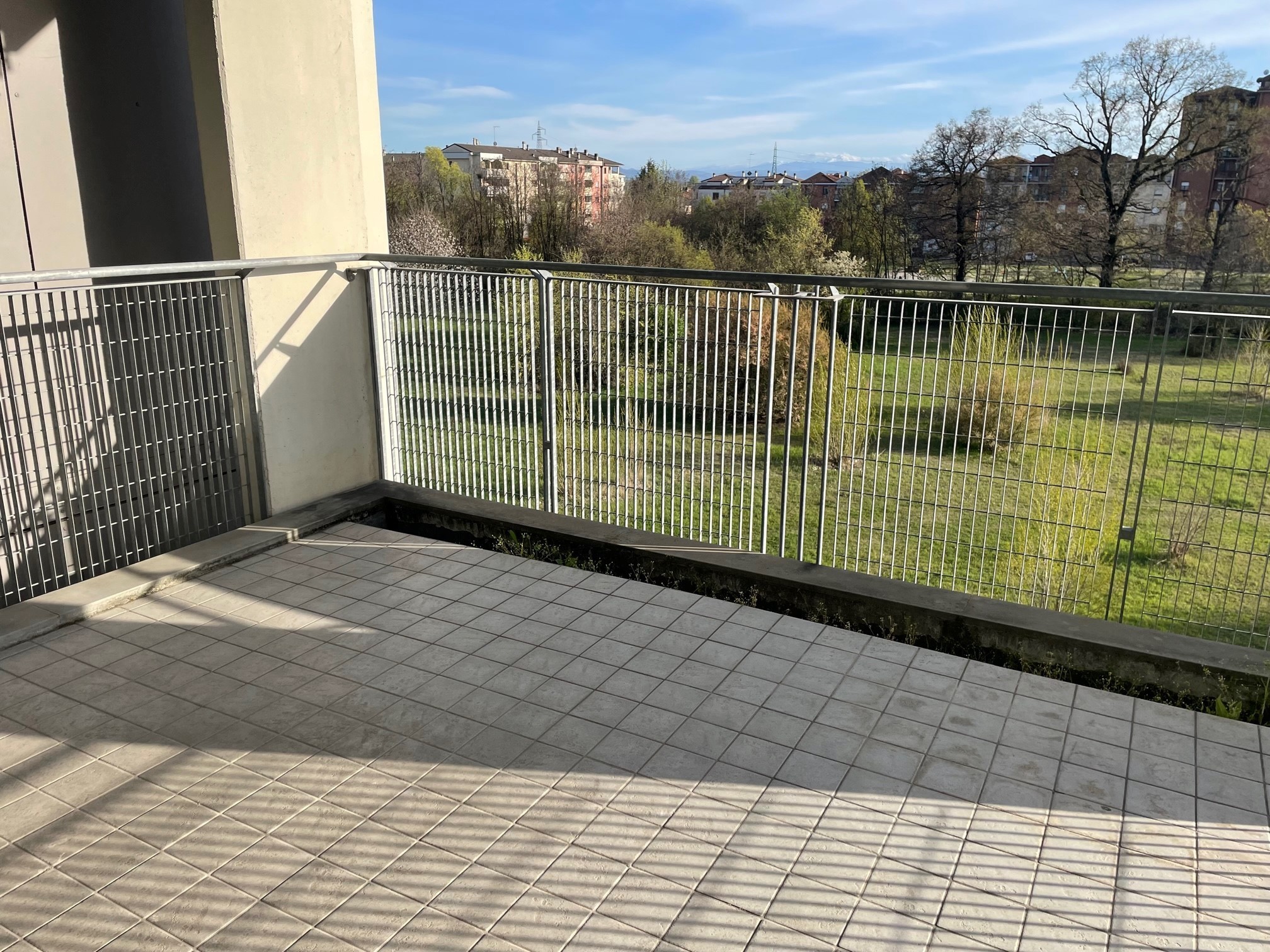 Bilocale con terrazzo in via sidoli, Parma