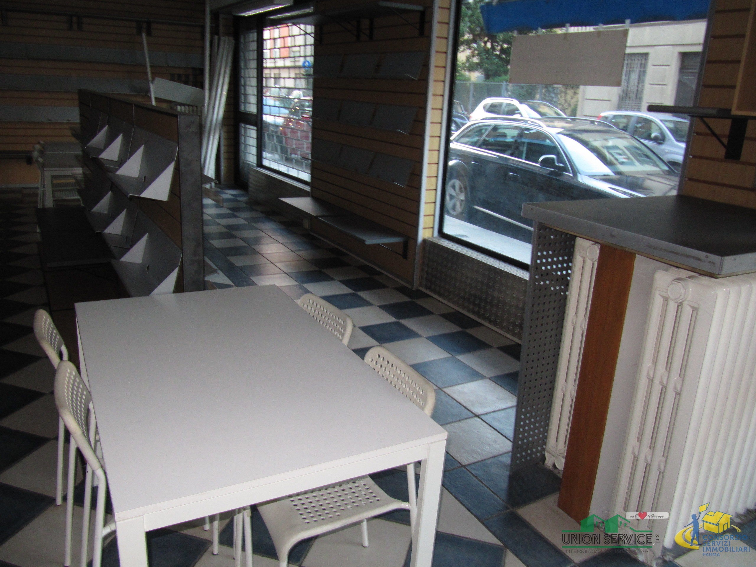 Locale commerciale in vendita in borgo collegio maria luigia, Parma