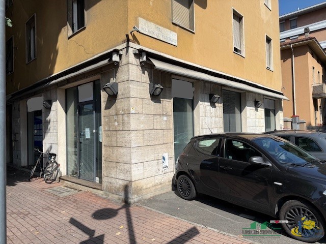 Locale commerciale in affitto in viale antonio gramsci 27a, Parma