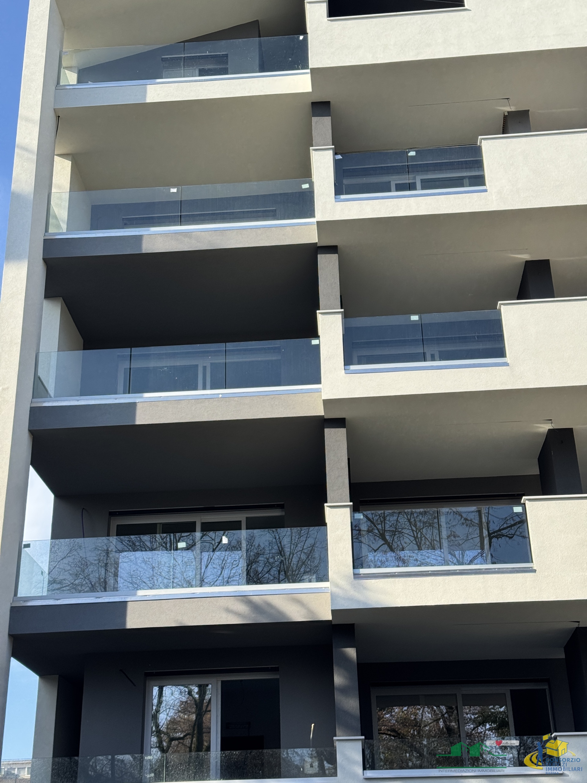 Quadrilocale con terrazzi in via alberto pasini, Parma