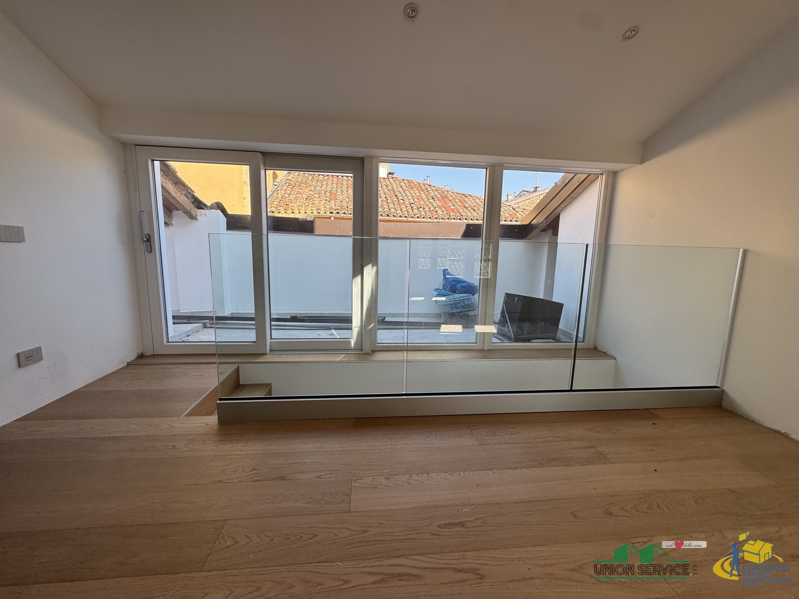 Appartamento con terrazzo in piazzale corte d'appello, Parma