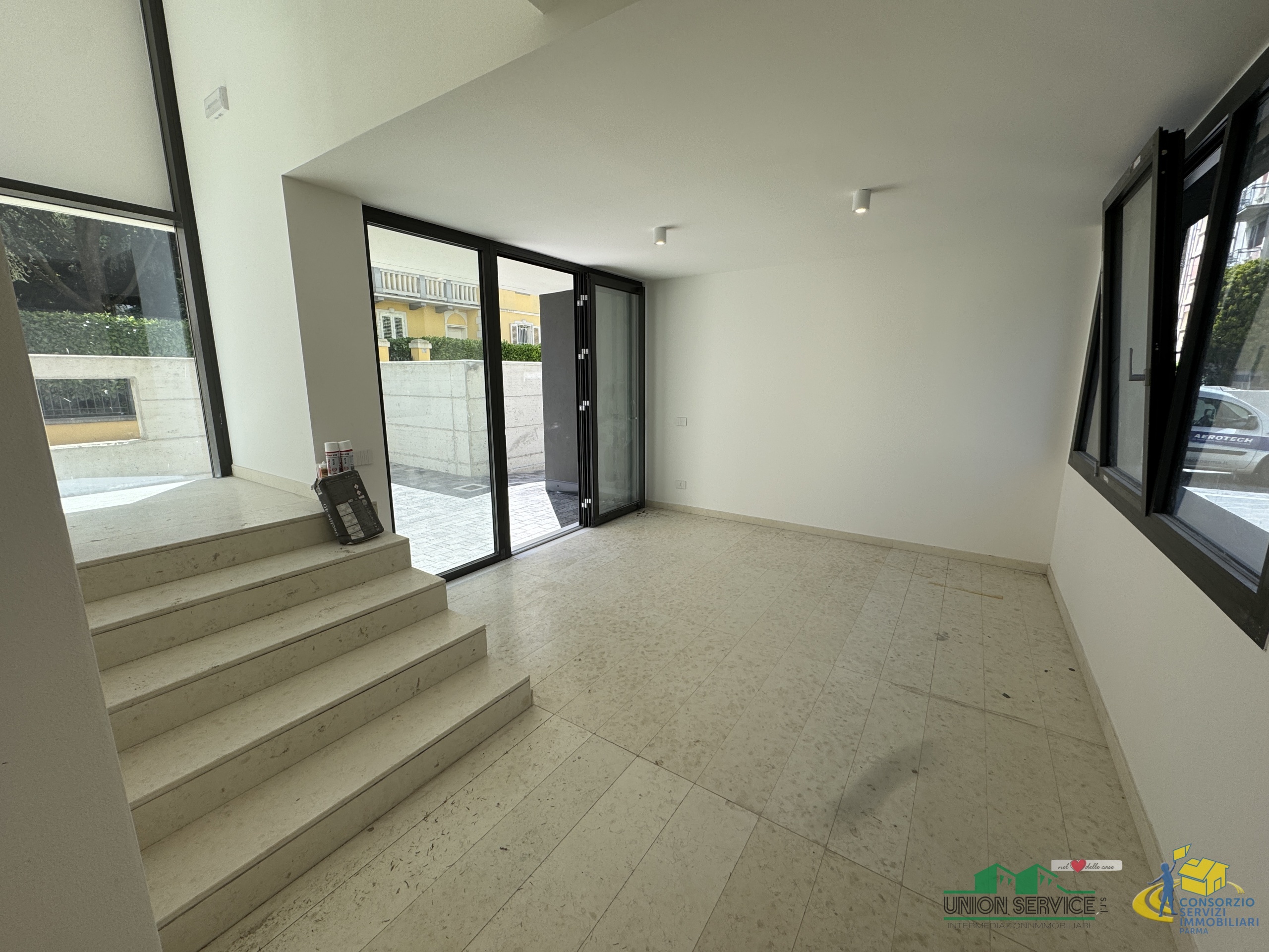 Bilocale con terrazzo in via alberto pasini, Parma