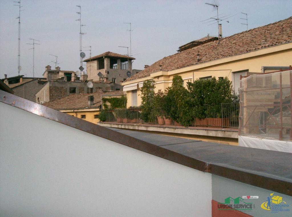 Bilocale con terrazzo in borgo gb fornovo 7, Parma