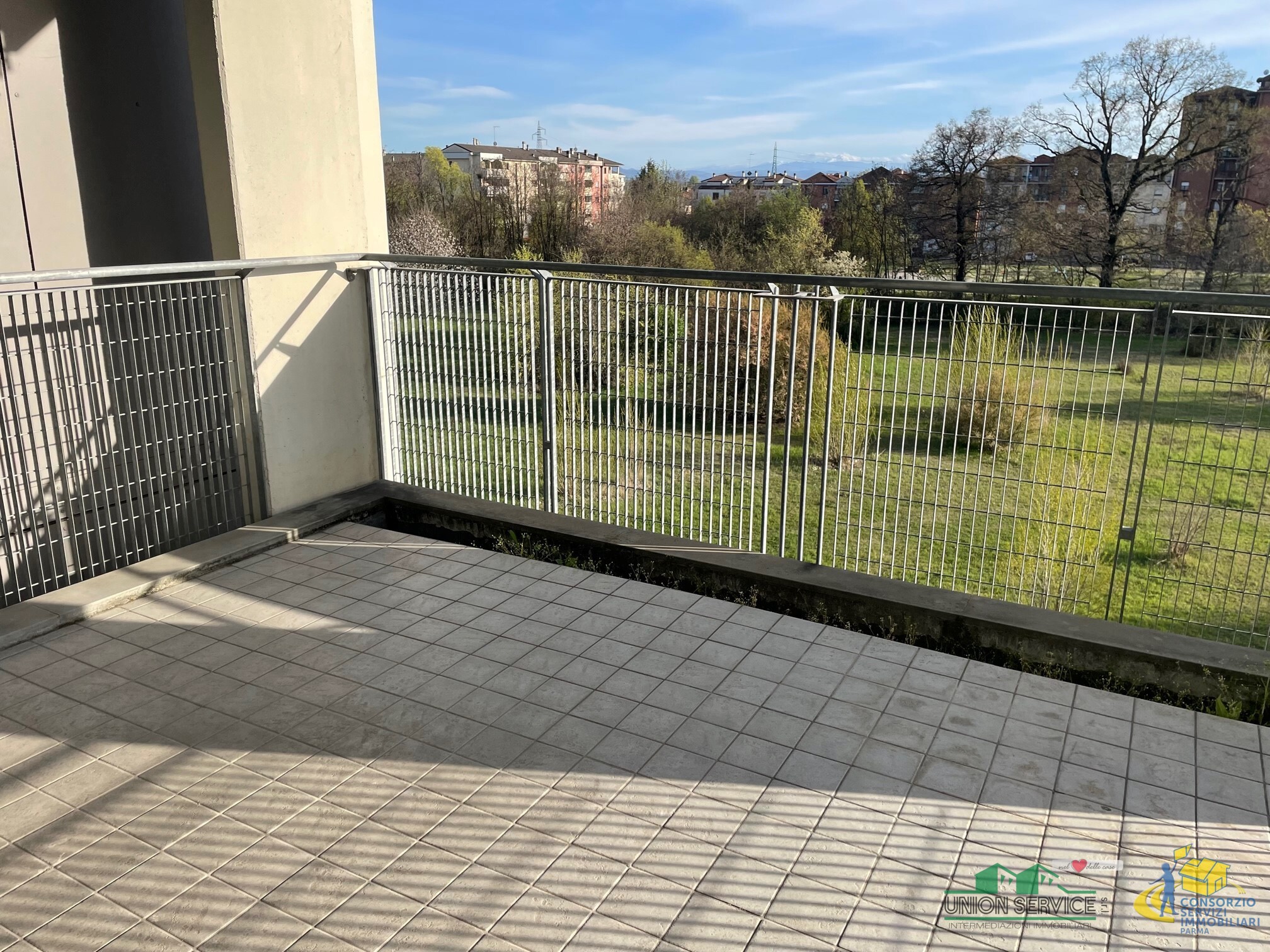 Bilocale con terrazzo in via sidoli, Parma