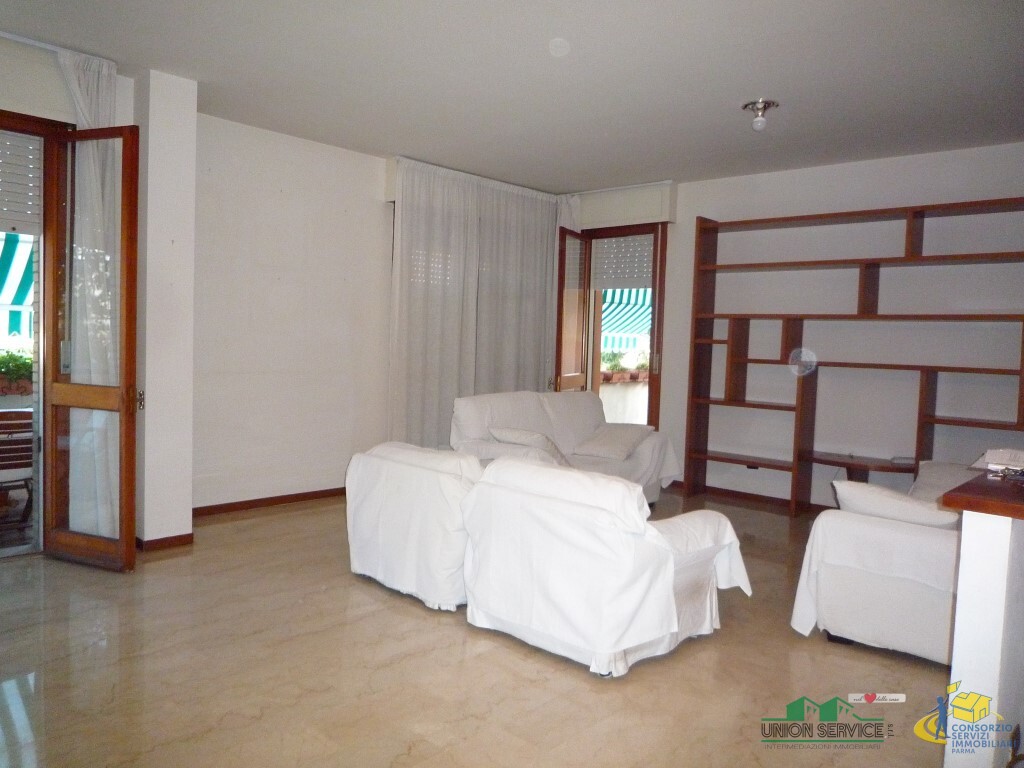 Trilocale con terrazzo a Parma