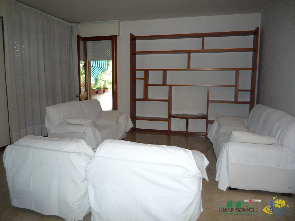 Trilocale con terrazzo a Parma