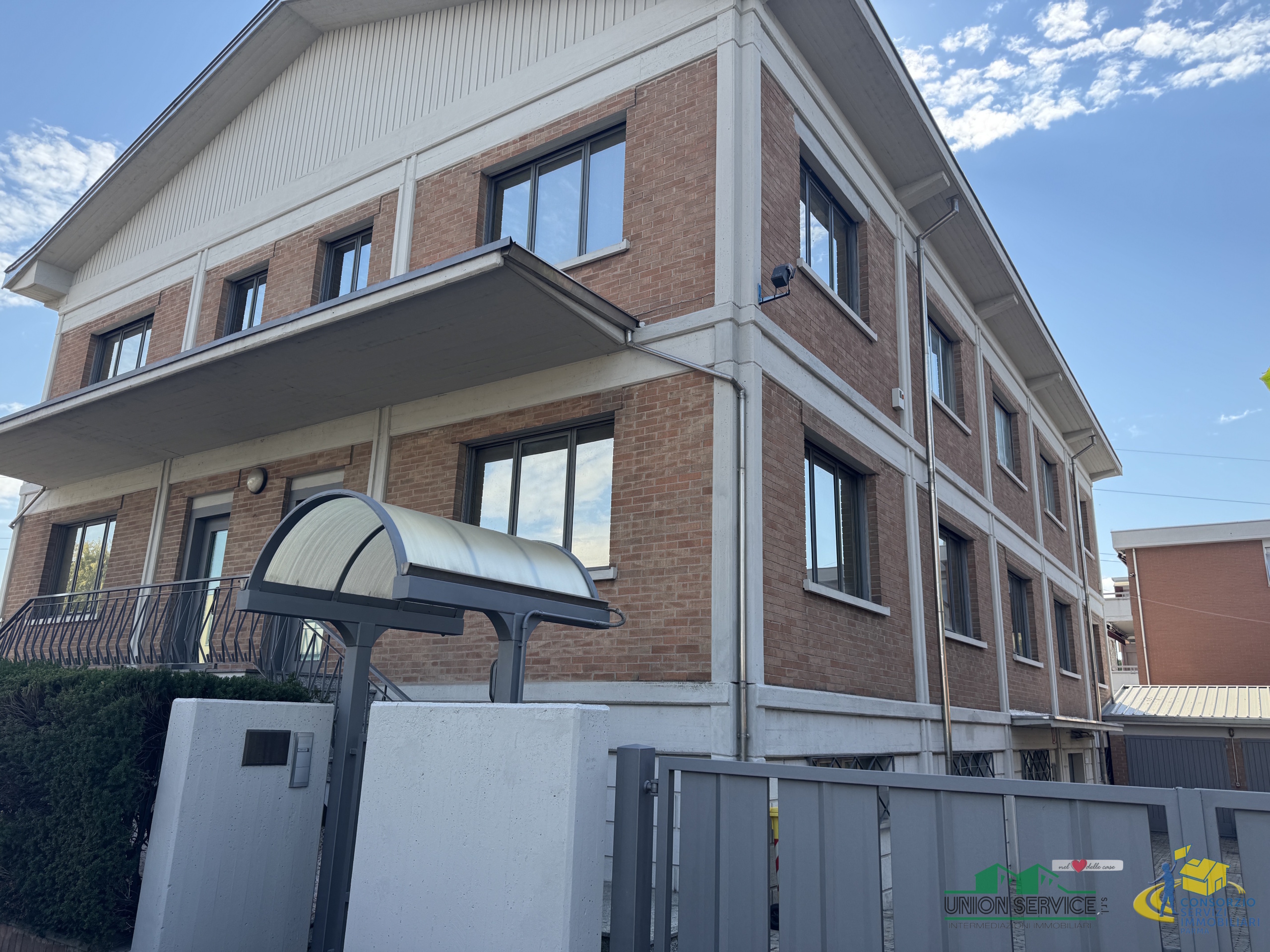 Ufficio con box doppio in via giuseppe giusti 5, Parma