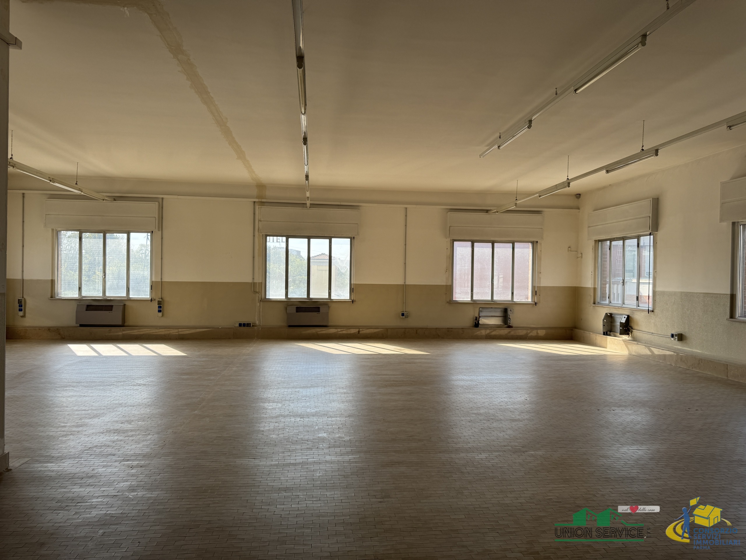 Ufficio con box doppio in via giuseppe giusti 5, Parma