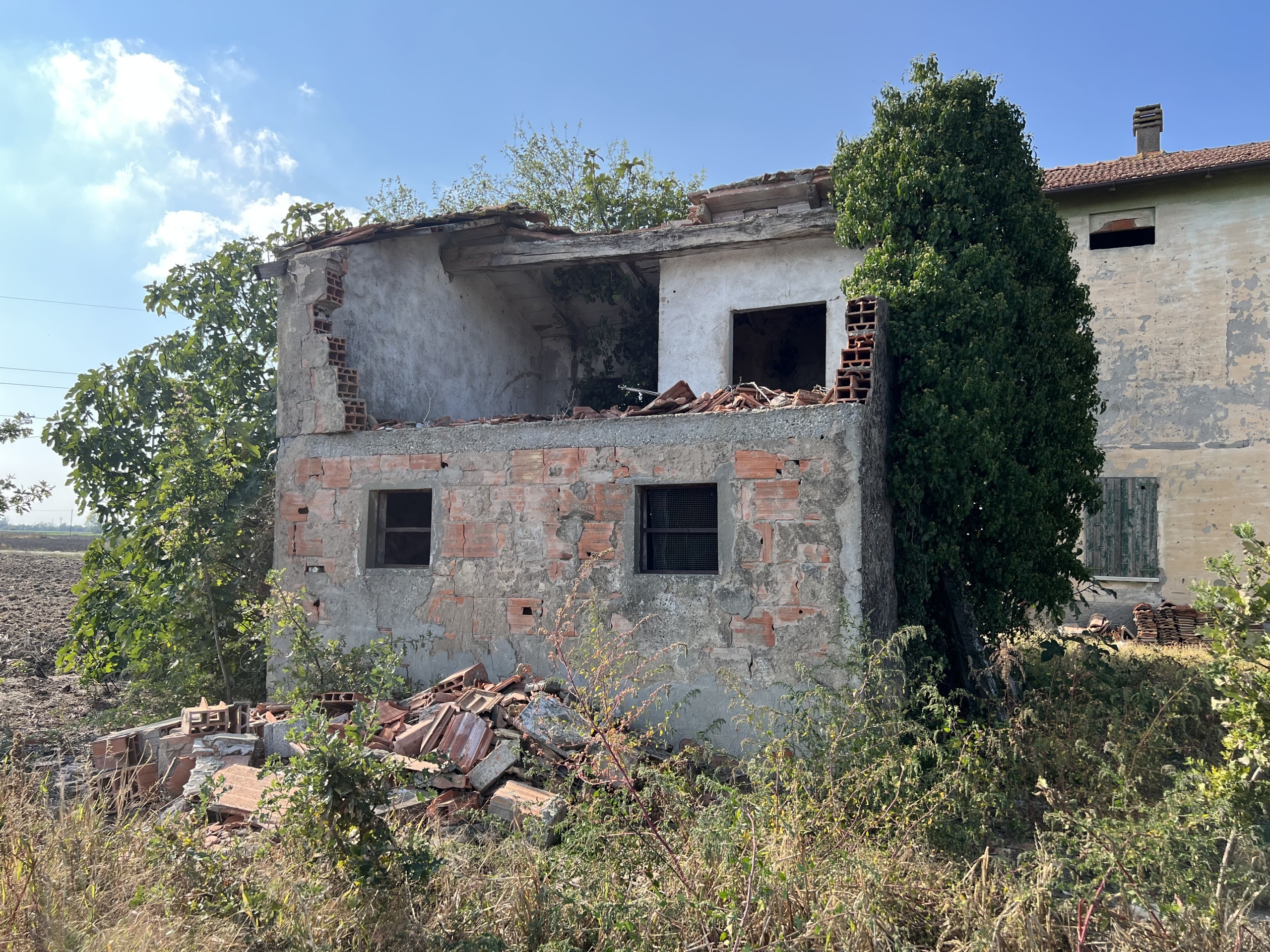 Rustico da ristrutturare in via madonna 14, Camposanto