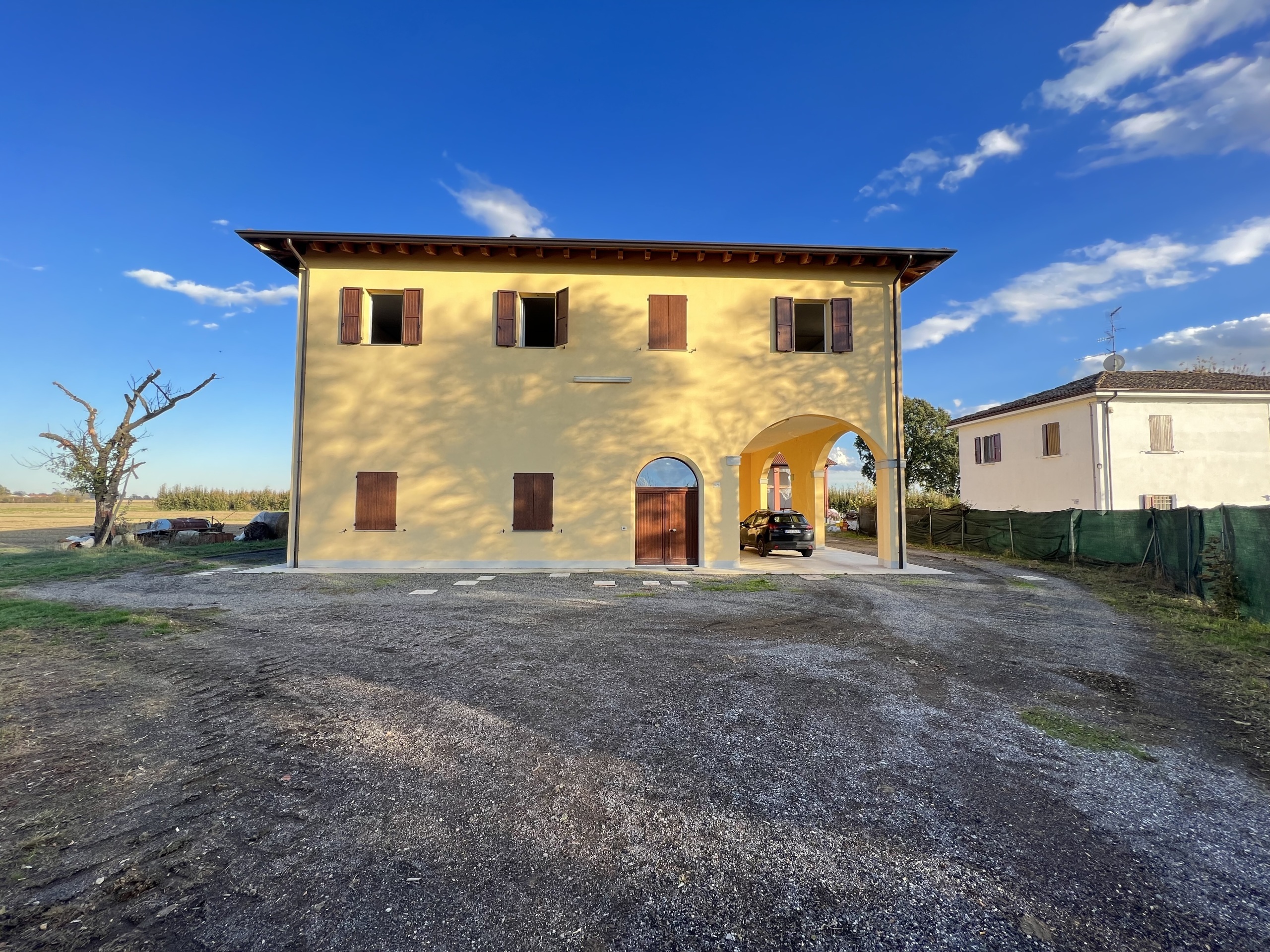 Magazzino con giardino in via del papa 3170, Crevalcore