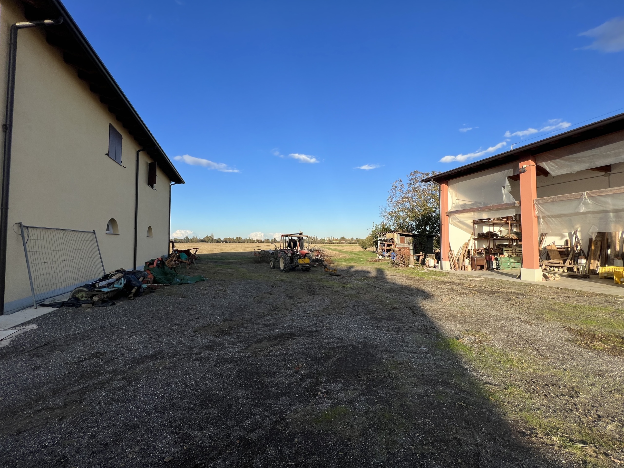 Magazzino con giardino in via del papa 3170, Crevalcore