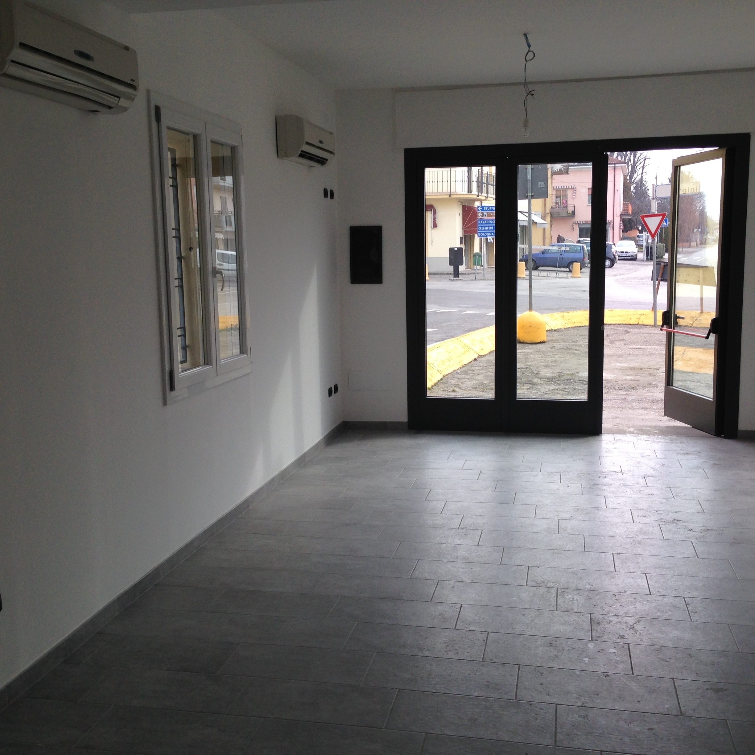 Locale commerciale a basso consumo in via argini 2, Ravarino